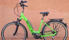 ein grünes E-Bike