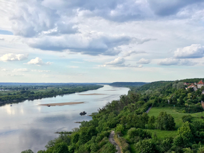 Radtour von Warschau nach Danzig Luftaufnahme von einem Fluss mit mehreren Sandbänken